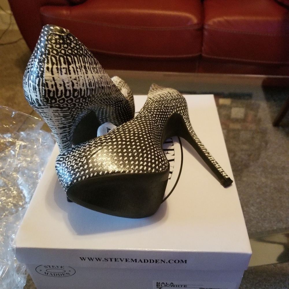 Shoes - Picture 3 of 3